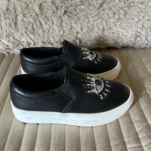 Kurt Geiger Kids Black Slip-On Shoes with Eye Design - Picture 2 of 7